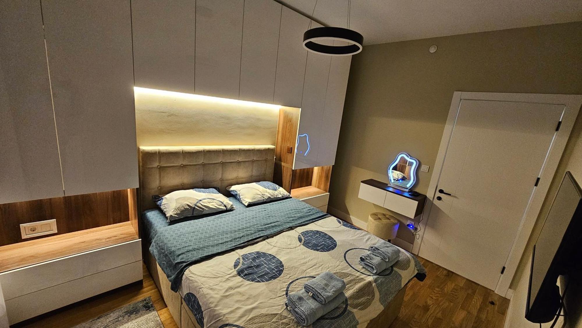 Anika Luxury Apartment At Diamond Center 斯科普里 外观 照片