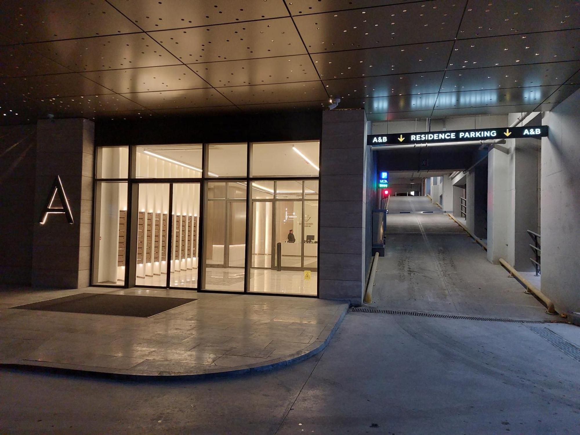 Anika Luxury Apartment At Diamond Center 斯科普里 外观 照片